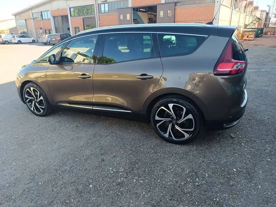 Usata Renault Grand Scénic IV Bose Edition 110 CV (80 kW) 2017 Bronzo Monovolume