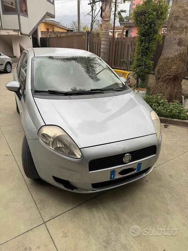 Usata Fiat Grande Punto 75 CV (55 kW) 2006 Grigio Utilitaria