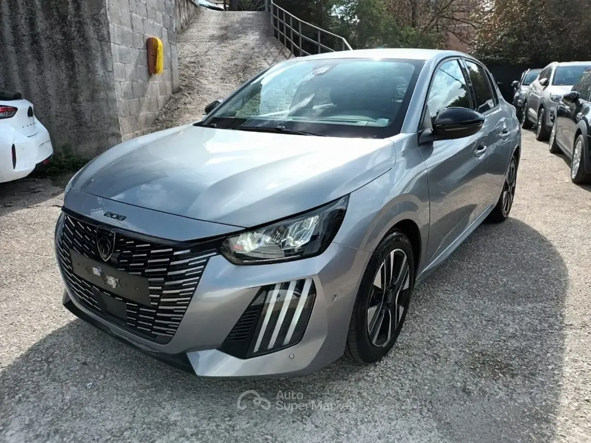 Usata Peugeot 208 Allure 101 CV (74 kW) 2024 Argento Utilitaria