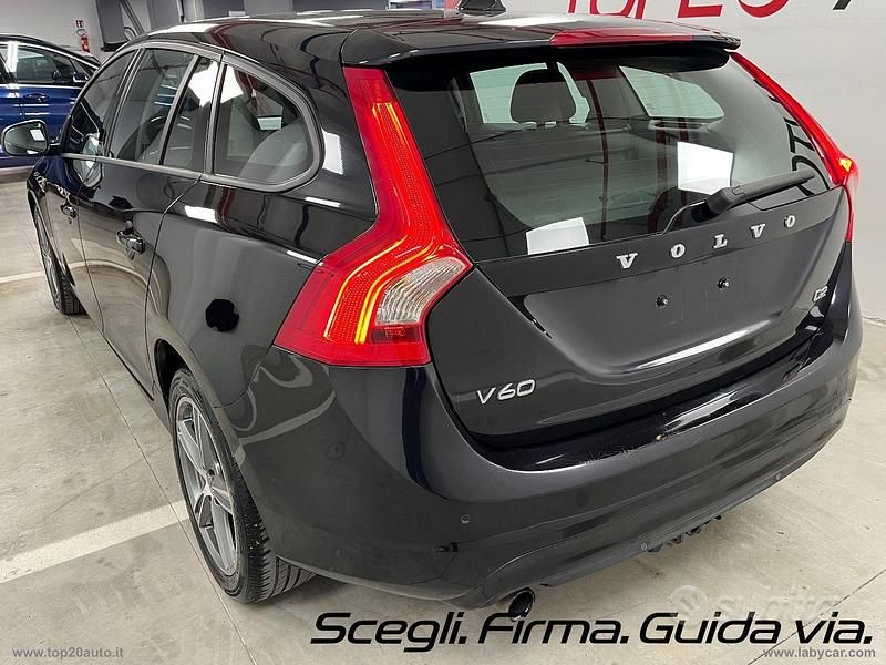 Usata Volvo V60 Kinetic 114 CV (83 kW) 2015 Nero Station wagon