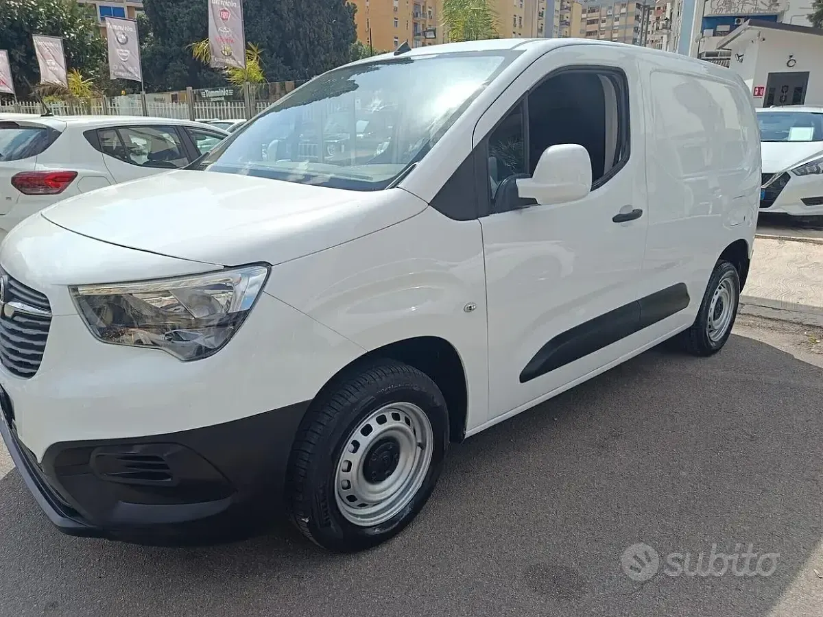 Usata Opel Combo 102 CV (75 kW) 2021 Bianco Monovolume