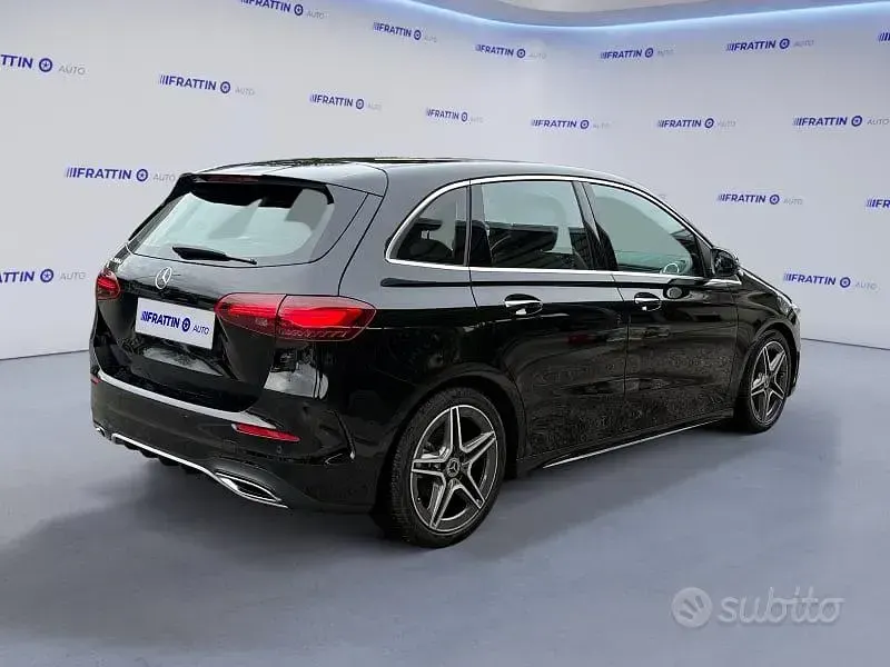 Usata Mercedes B200 AMG Line Premium 150 CV (110 kW) 2024 Nero Utilitaria