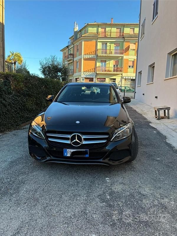 Nero Usata 2015 Mercedes C200 Executive Tre volumi | 14.500 € (Buon prezzo) - Immagine 1/4