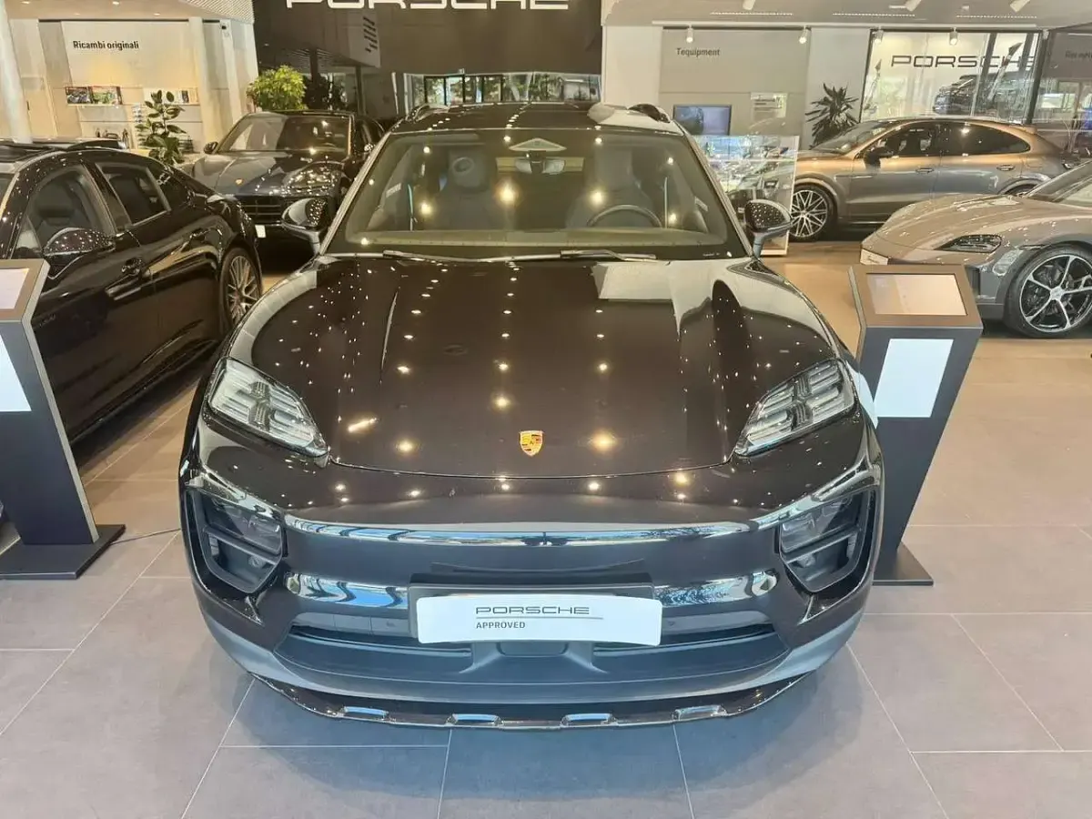 Usata Porsche Macan 144 kW (197 CV) 2024 Nero jet metallizzato SUV