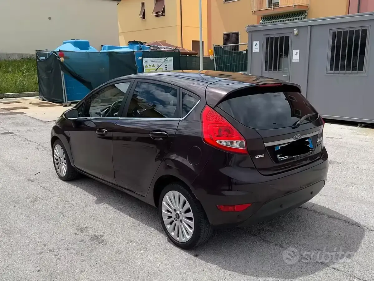 Usata Ford Fiesta 68 CV (50 kW) 2010 Rosso Berlina