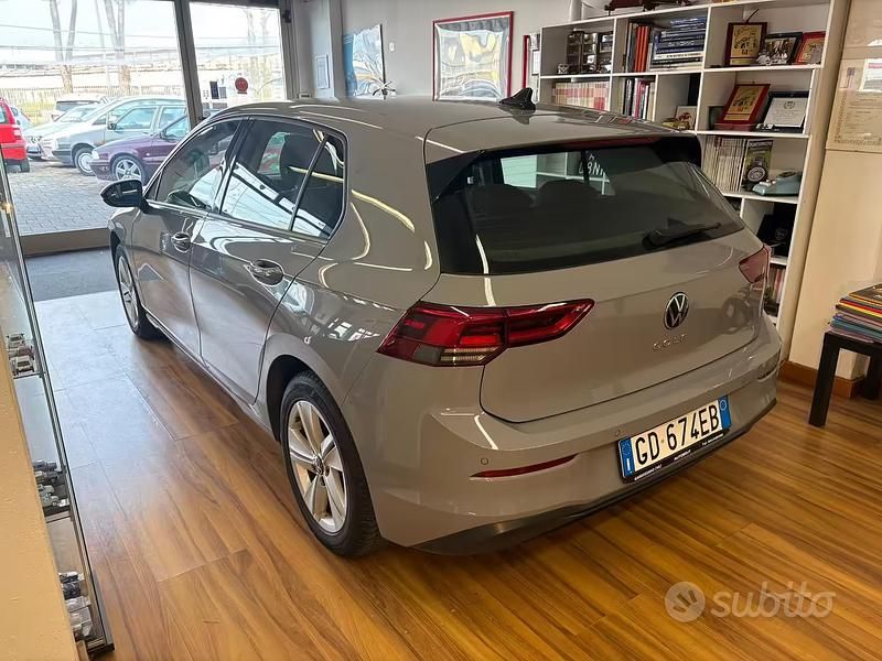 Usata VW Golf VII Life 110 CV (80 kW) 2021 Grigio Utilitaria