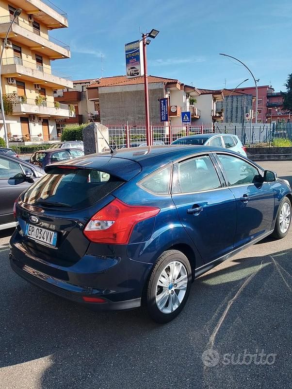 Usata Ford Focus Titanium 115 CV (84 kW) 2013 Blu Berlina