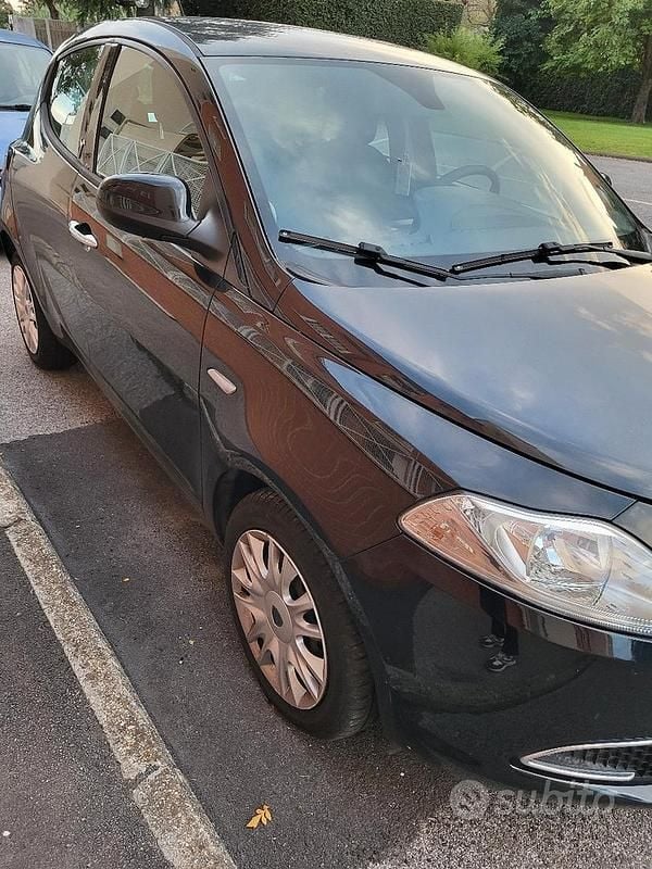 Usata Lancia Ypsilon 95 CV (69 kW) 2015 Nero Utilitaria