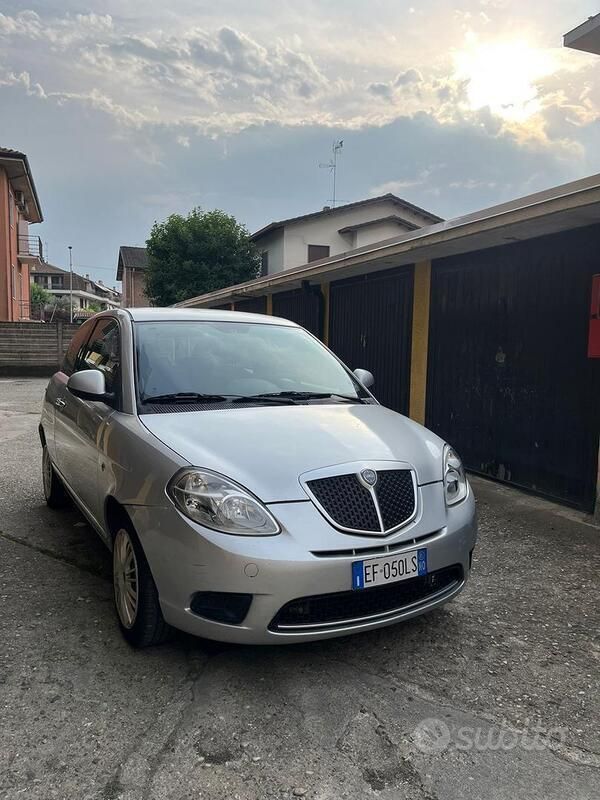 Usata 2010 Lancia Ypsilon Due volumi | 3500 € (Ottimo prezzo) - Immagine 1/4
