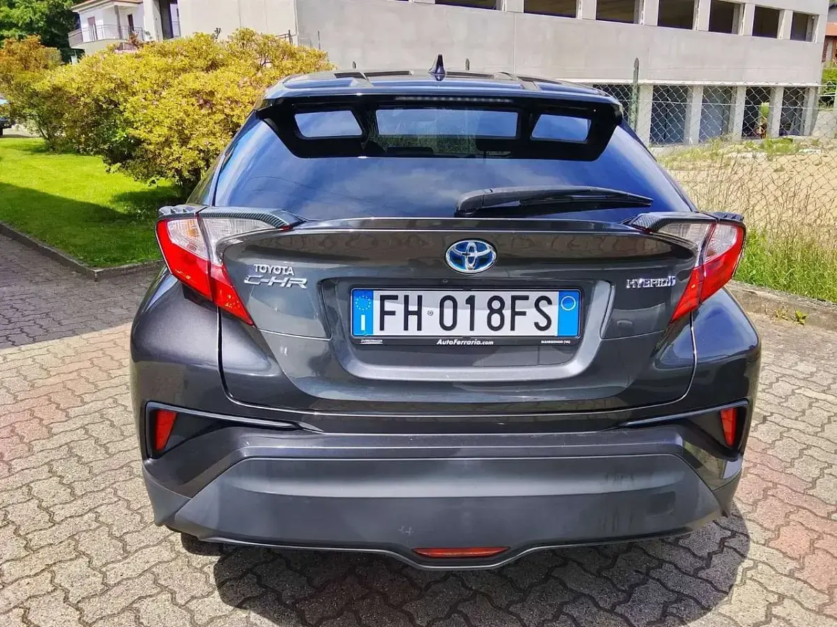 Usata Toyota C-HR Lounge 98 CV (72 kW) 2017 Grigio SUV