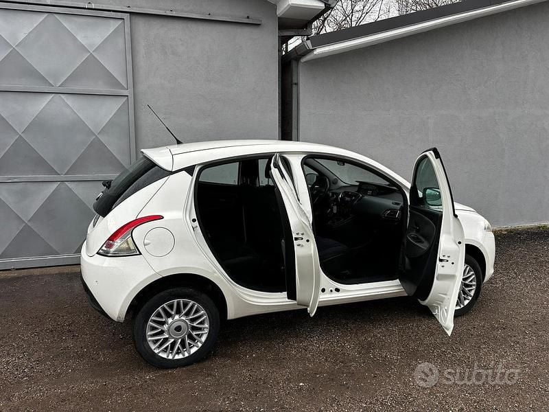 Usata Lancia Ypsilon 2015 Bianco Utilitaria