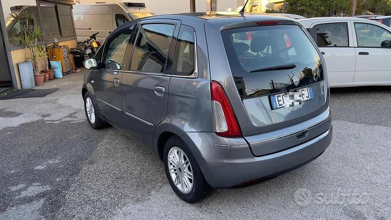 Usata Lancia Musa 77 CV (56 kW) 2010 Grigio Monovolume