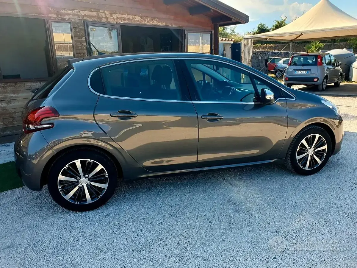 Usata Peugeot 208 Allure 82 CV (60 kW) 2018 Grigio Utilitaria