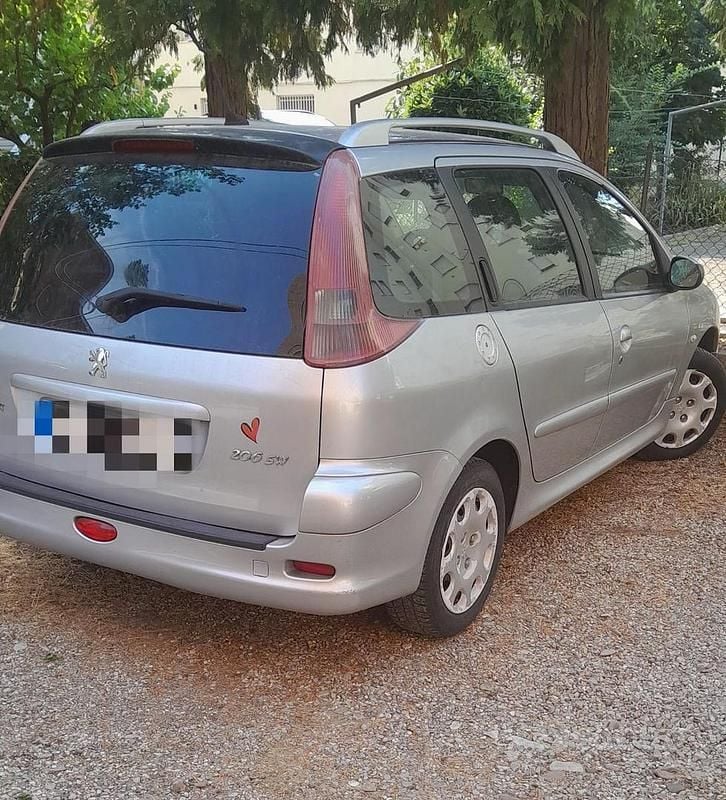Grigio Usata 2006 Peugeot 206 Station wagon | 2000 € (Buon prezzo) - Immagine 1/4