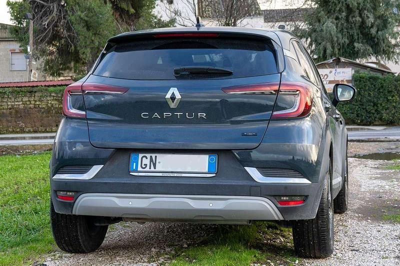 Usata Renault Captur Techno 94 CV (69 kW) 2023 Blu/azzurro SUV