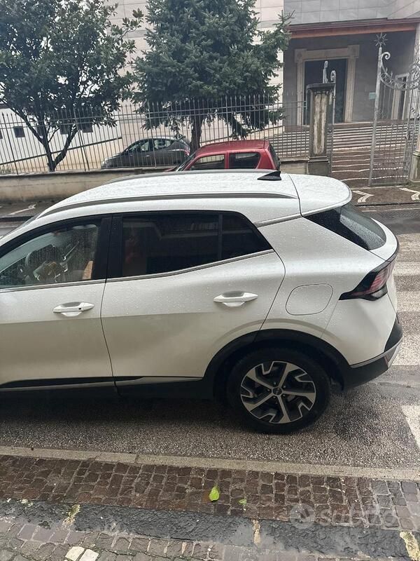 Bianco Usata 2023 Kia Sportage SUV | 28.000 € (Cara) - Immagine 1/2