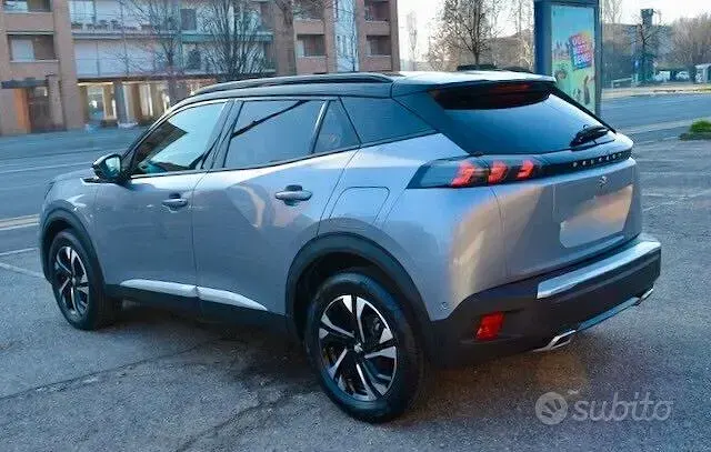 Usata Peugeot 2008 GT 131 CV (96 kW) 2022 Grigio SUV