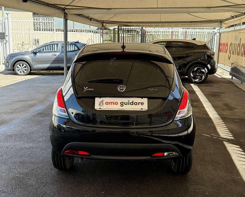 Usata Lancia Ypsilon Silver 69 CV (50 kW) 2022 Nero Utilitaria