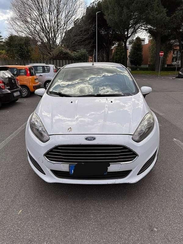 Usata Ford Fiesta Business Edition 80 CV (58 kW) 2013 Bianco Utilitaria
