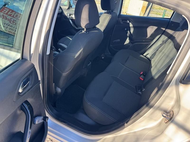 Usata Peugeot 208 Active 81 CV (59 kW) 2015 Argento Utilitaria