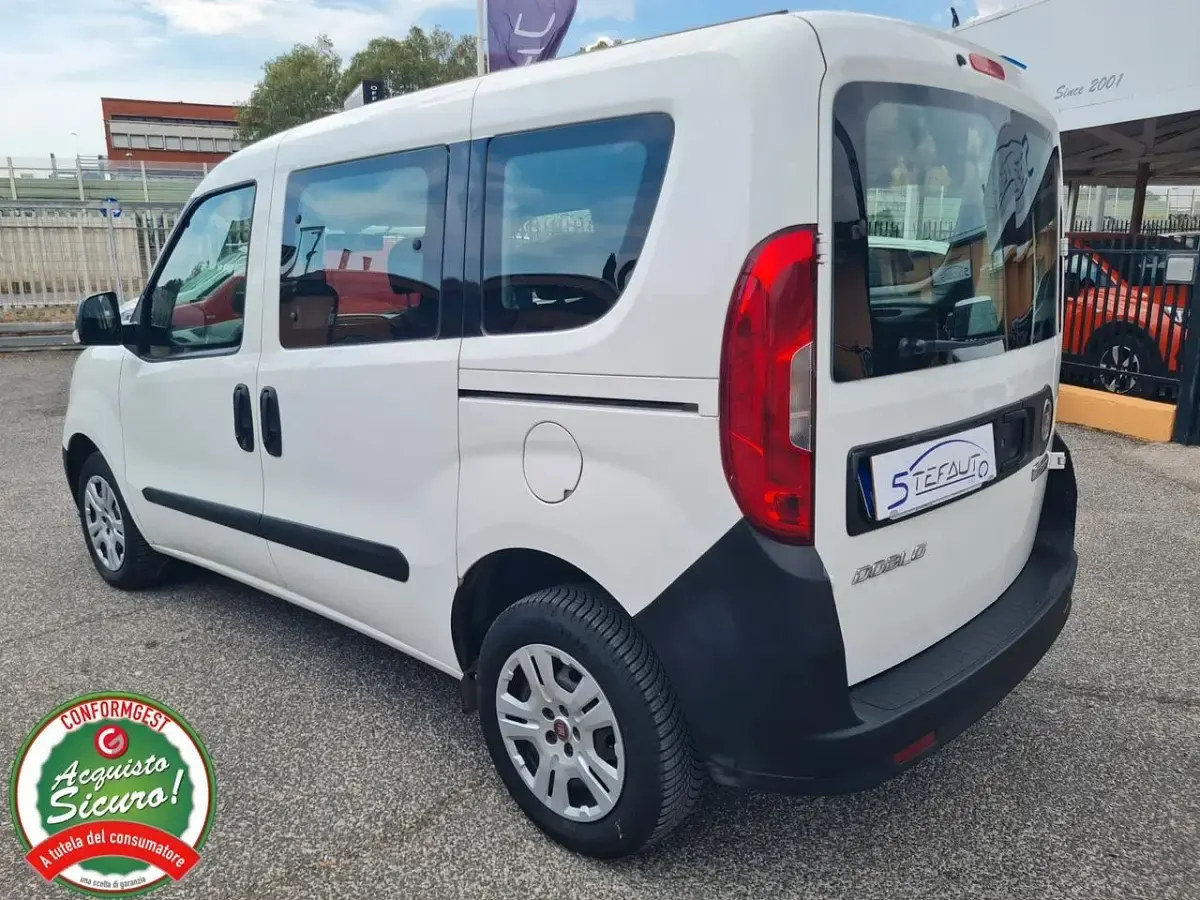 Usata Fiat Doblò 95 CV (69 kW) 2021 Bianco Monovolume