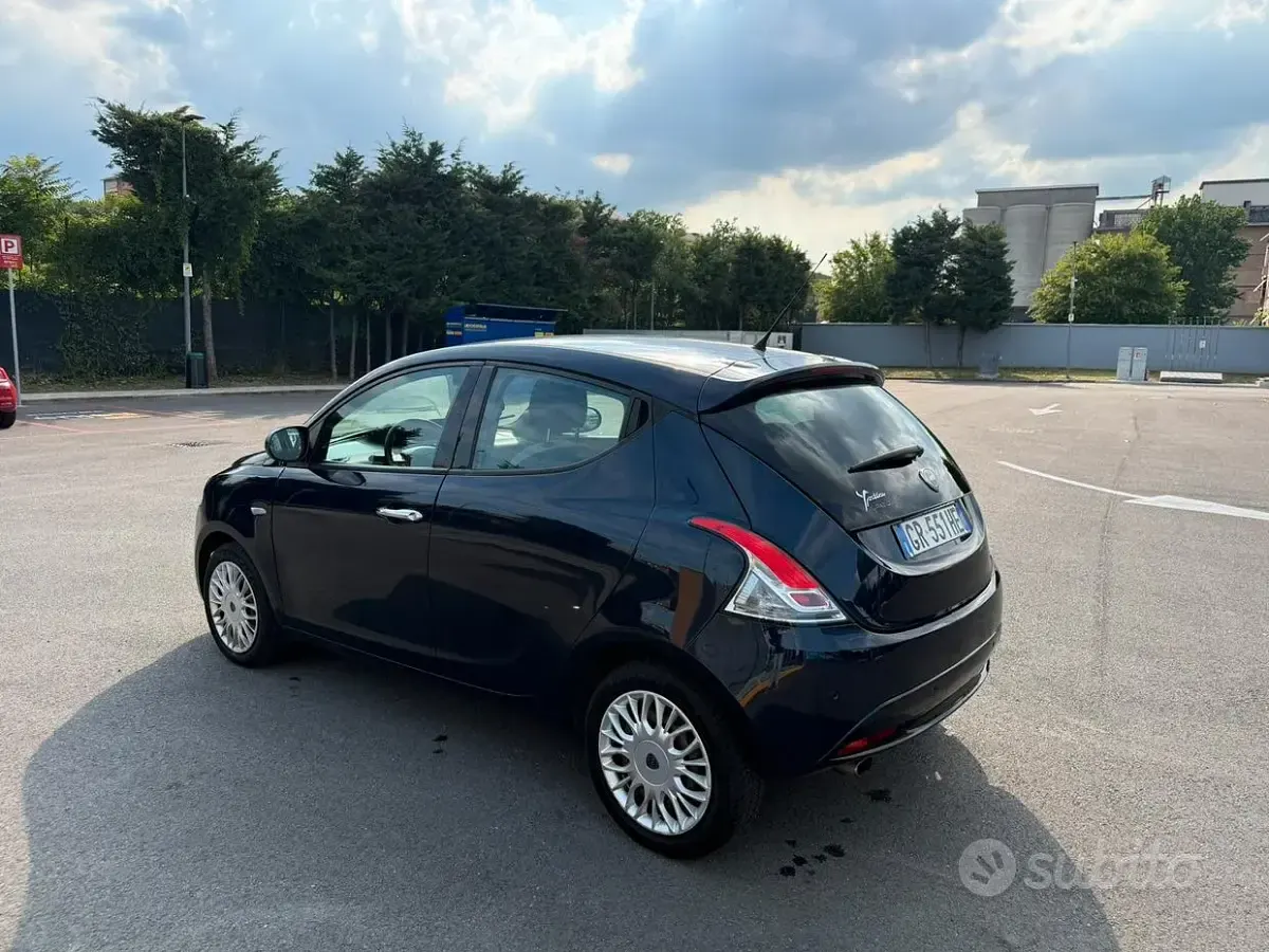 Usata Lancia Ypsilon 69 CV (50 kW) 2017 Bluazzurro Utilitaria