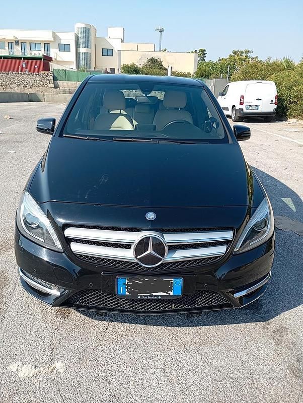 Usata Mercedes B180 2012 Nero Monovolume