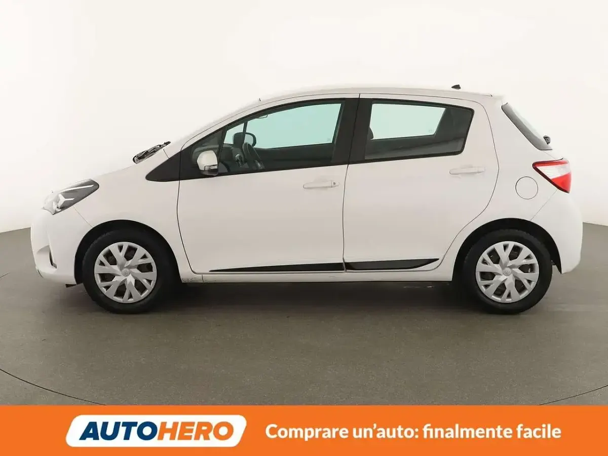 Usata Toyota Yaris Active 111 CV (81 kW) 2019 Bianco Utilitaria