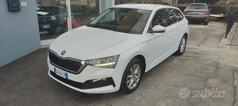 Usata Skoda Scala Ambition 110 CV (80 kW) 2020 Bianco Utilitaria