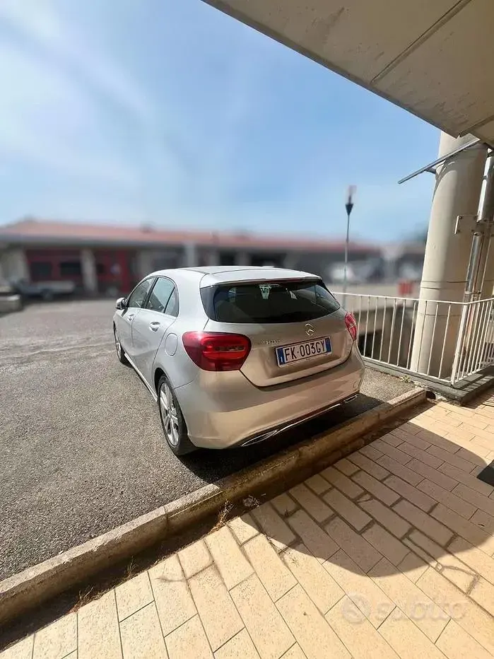 Usata Mercedes 180 109 CV (80 kW) 2017 Grigio Berlina