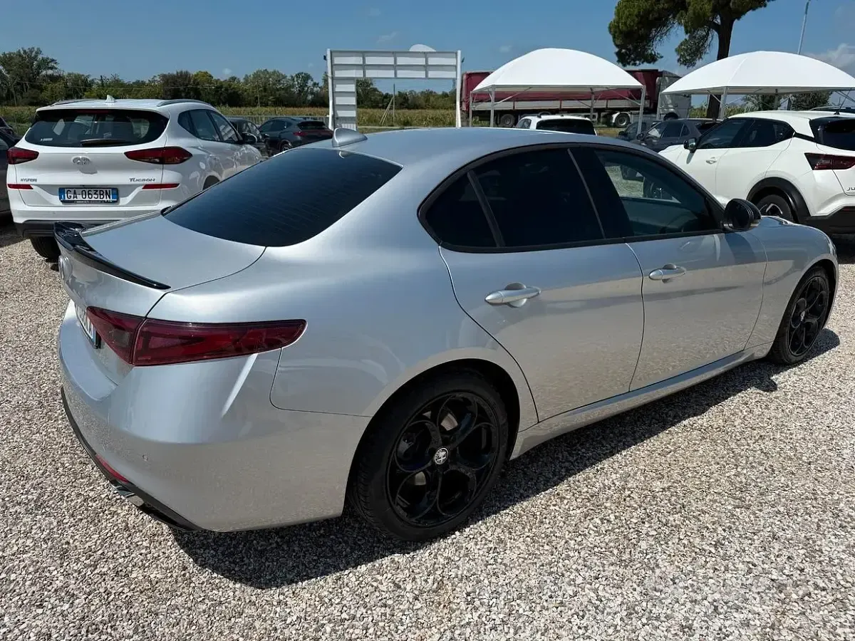 Usata Alfa Romeo Giulia 150 CV (110 kW) 2017 Grigio Berlina