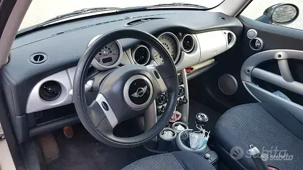 Begagnad Mini Cooper 116 HK (85 kW) 2004 Halvkombi