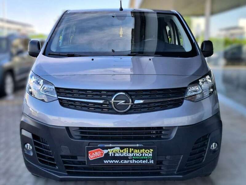 Grigio metallizzato Usata 2024 Opel Vivaro Essentia Monovolume | 23.500 € (Molto cara) - Immagine 1/4