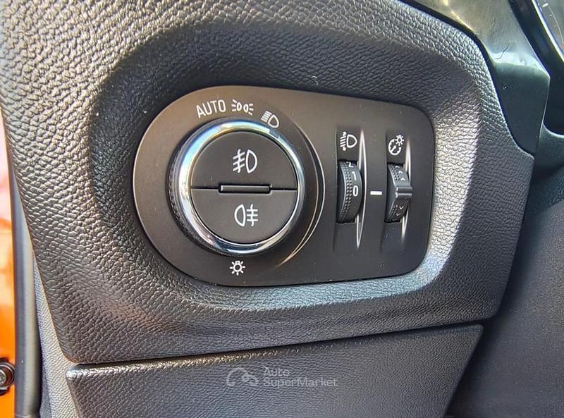 Usata Opel Corsa Elegance 75 CV (55 kW) 2023 Arancione Utilitaria