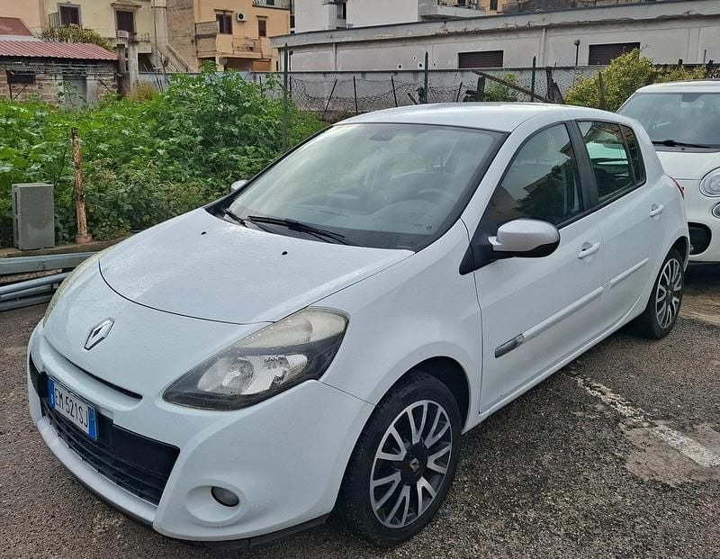 Usata Renault Clio IV Dynamique 89 CV (65 kW) 2012 Bianco Berlina
