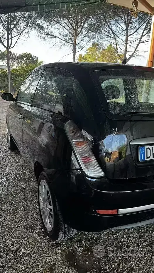 Usata Lancia Ypsilon 90 CV (66 kW) 2009 Nero Utilitaria