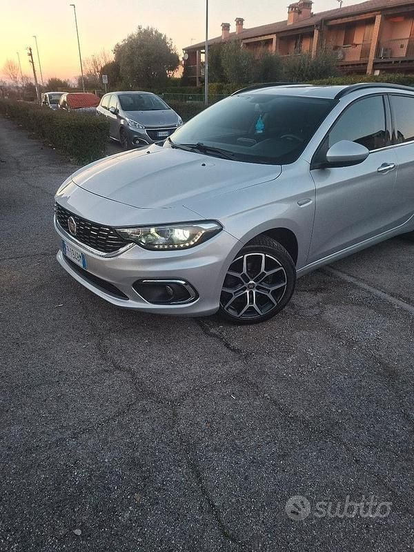 Usata Fiat Tipo 120 CV (88 kW) 2018 Grigio Station wagon