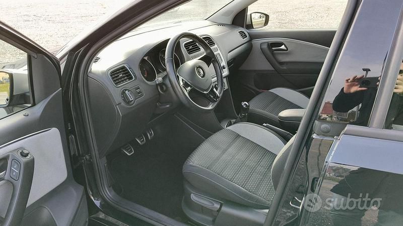 Usata VW Polo Cross 90 CV (66 kW) 2016 Nero Utilitaria