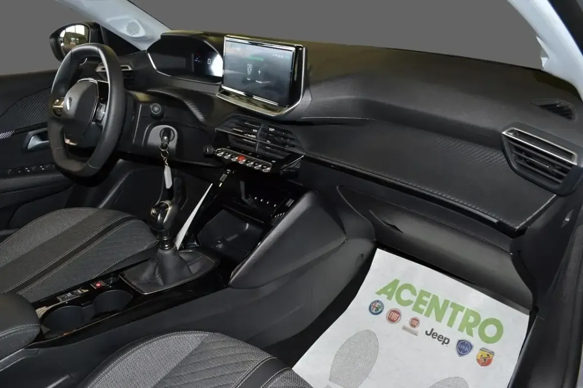 Usata Peugeot 208 Allure 101 CV (74 kW) 2025 Grigio Utilitaria