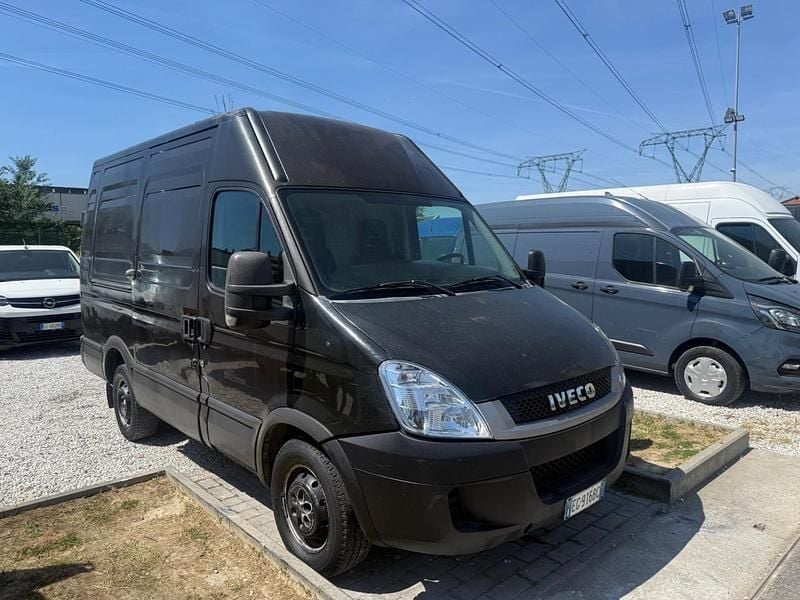 Usata Iveco Daily 106 CV (77 kW) 2011 Nero Furgone