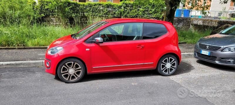 Rosso Usata 2012 VW up! Due volumi | 5100 € (Buon prezzo) - Immagine 1/4