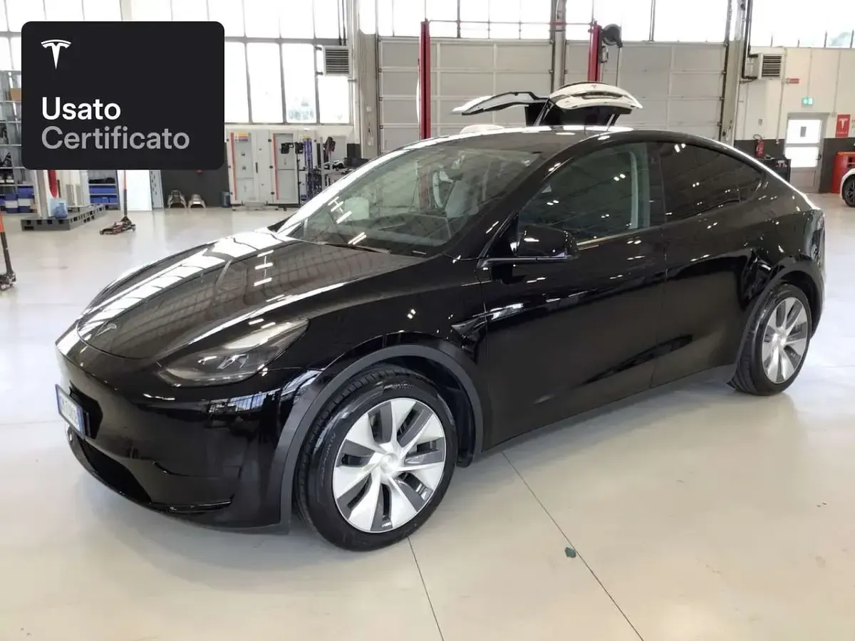 Usata Tesla Model Y RWD 203 kW (277 CV) 2023 Solid black SUV