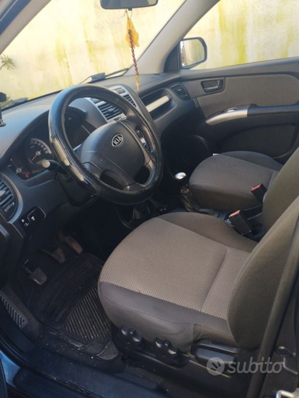 Usata Kia Sportage 112 CV (82 kW) 2008 Grigio SUV