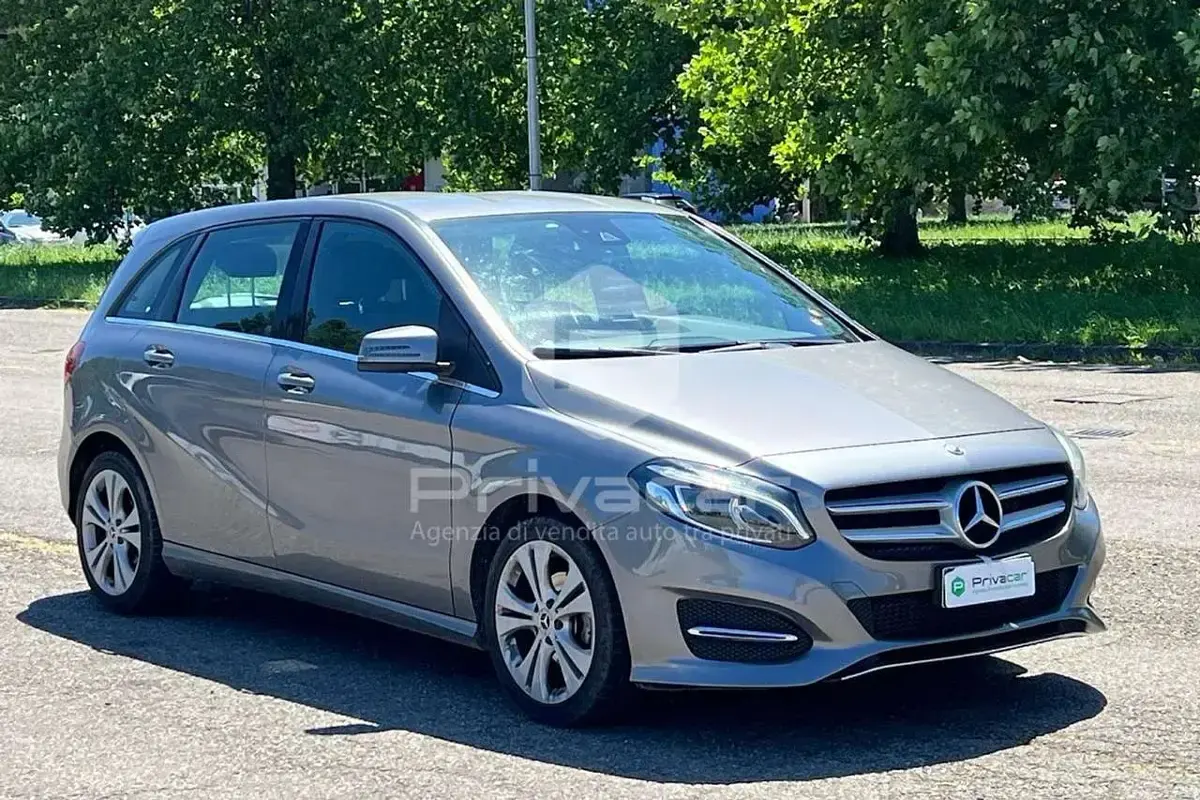 Usata Mercedes B180 Premium 109 CV (80 kW) 2017 Grigio Utilitaria
