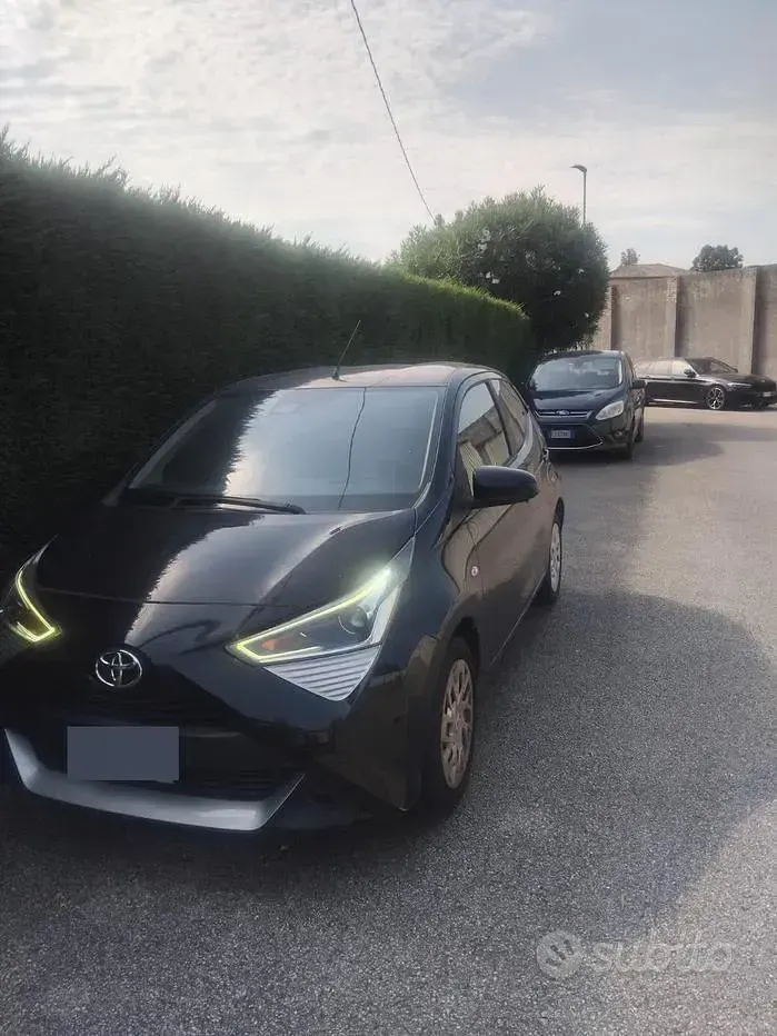 Usata Toyota Aygo X-play 72 CV (52 kW) 2021 Nero Utilitaria