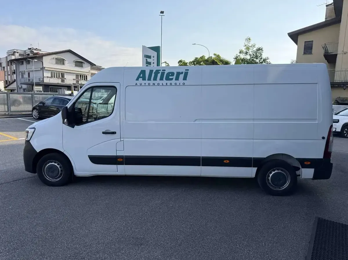 Usata Renault Master 150 CV (110 kW) 2022 Bianco Monovolume