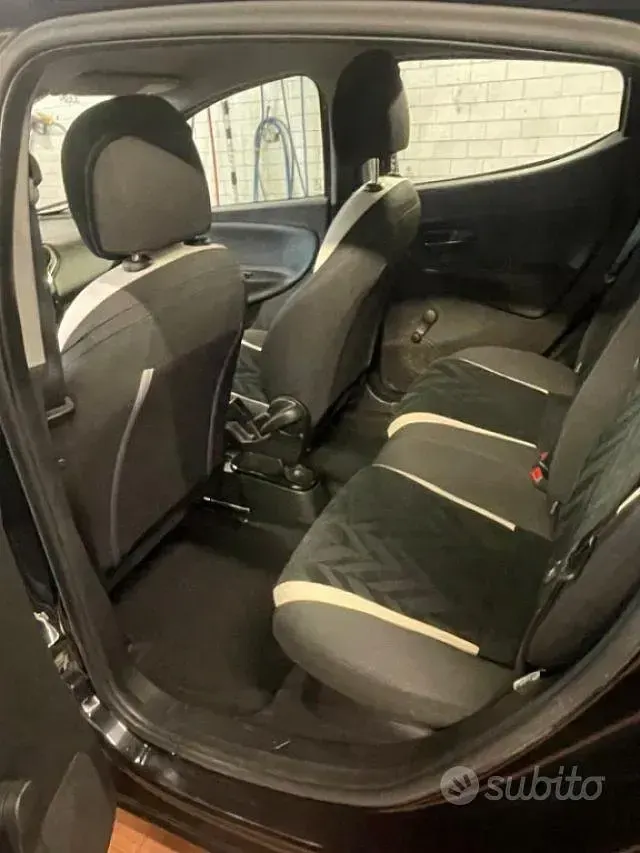 Usata Lancia Ypsilon Gold 69 CV (50 kW) 2017 Nero Utilitaria