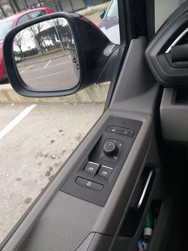 Usata VW Caravelle 150 CV (110 kW) 2021 Nero Monovolume