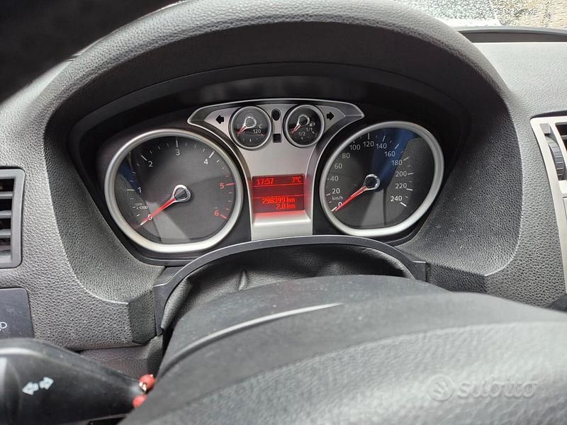 Usata Ford Kuga 163 CV (119 kW) 2012 Bianco SUV