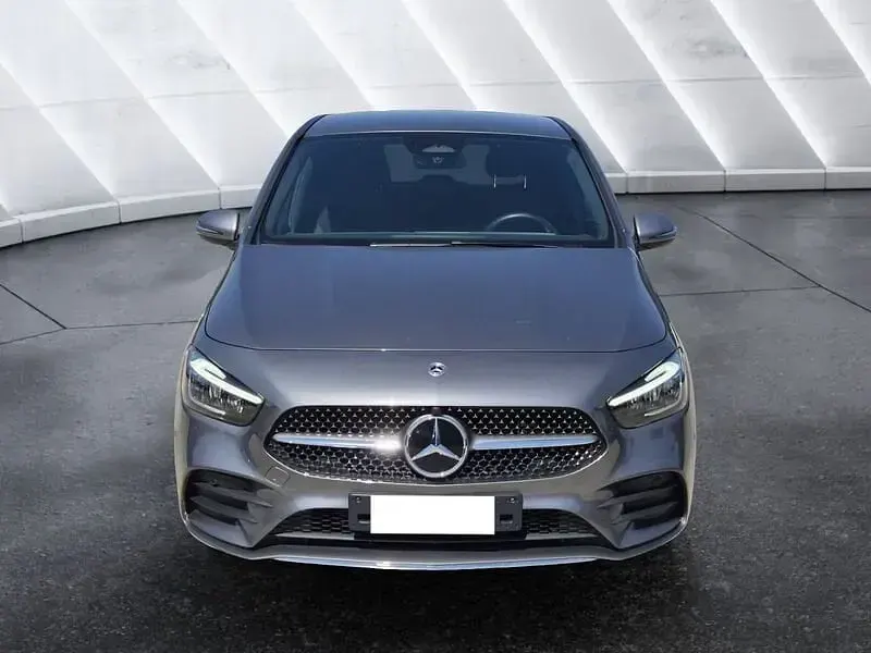Usata Mercedes B250e Advanced Plus 218 CV (160 kW) 2025 Grigio scuro Utilitaria